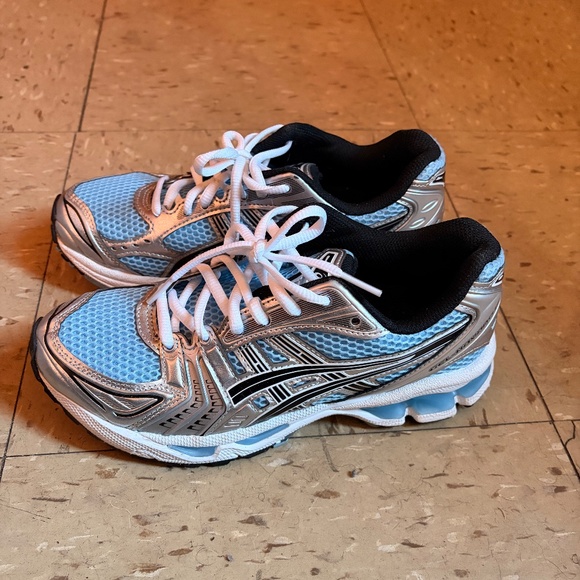 Kids Shoes - Picture 5 of 7